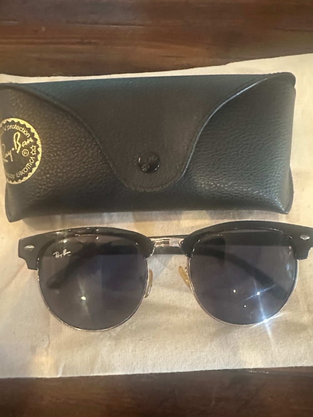 Ray-Ban Kids Sunglasses
 Frame with Gold Accents